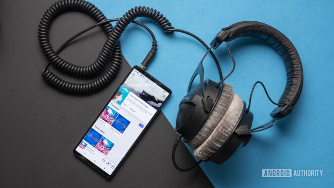 Sony-Xperia-1-V-headphones-plugged-in-675w-380h