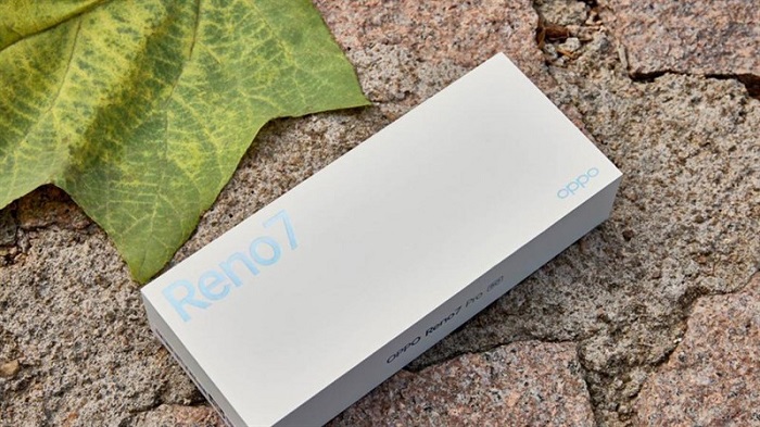 tren-tay-oppo-Reno7-pro-5G-1