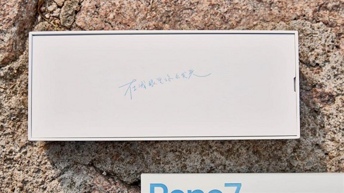 tren-tay-oppo-Reno7-pro-5G-2