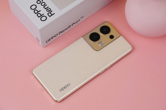 tren-tay-oppo-reno9-pro-plus-1
