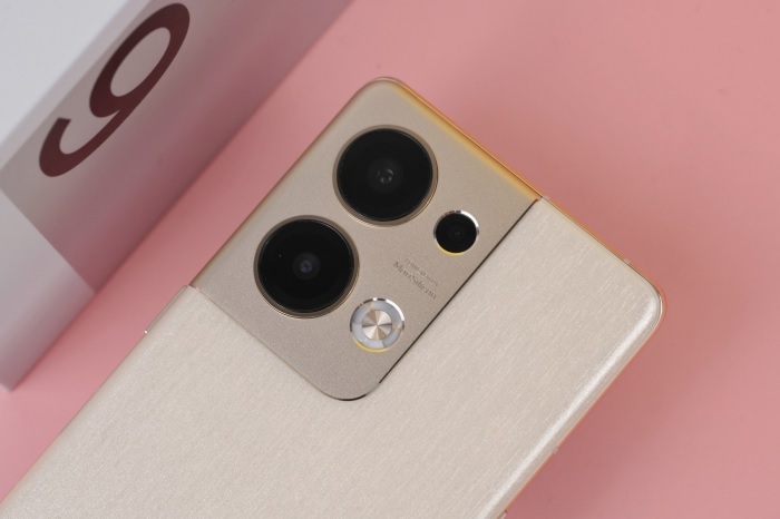 tren-tay-oppo-reno9-pro-plus-2
