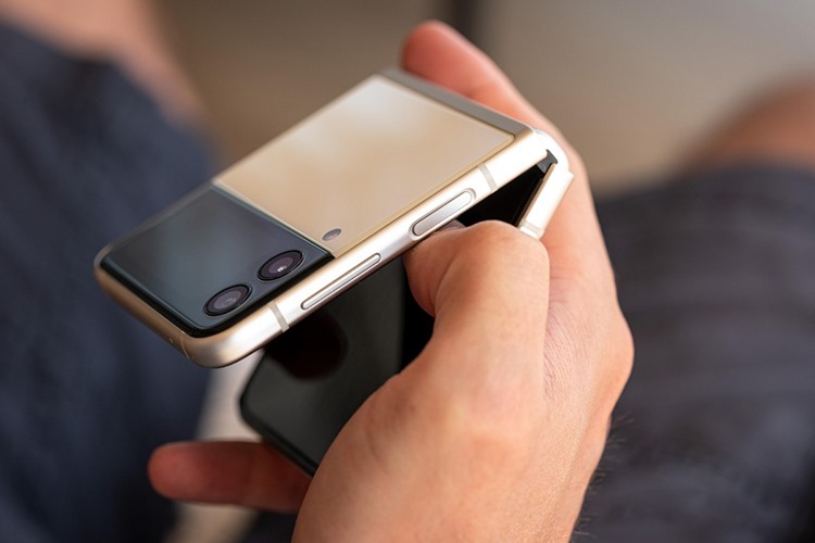 637870043935508083_galaxy-z-flip4-cover