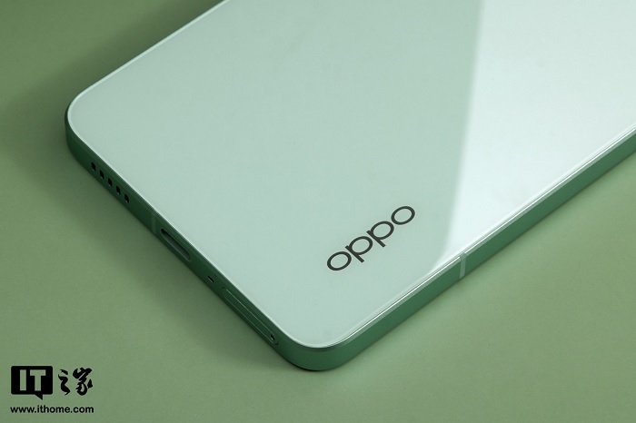 mo-hop-OPPO-Reno8-Pro-Plus-phien-ban-mau-xanh-10
