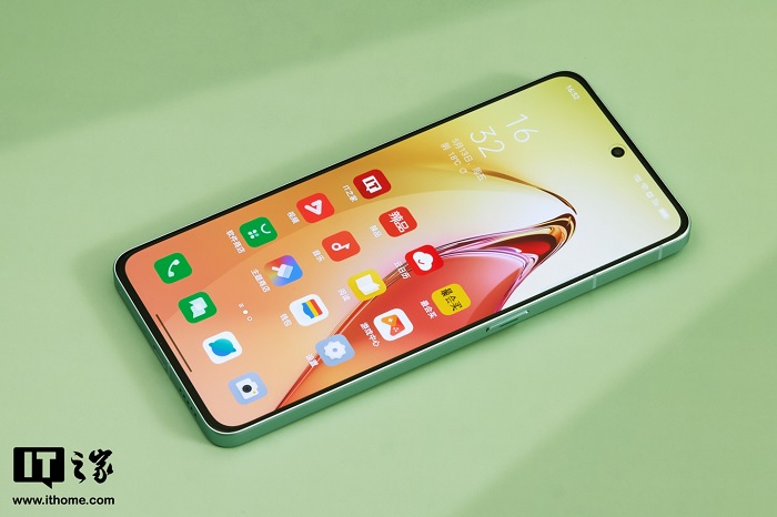 mo-hop-OPPO-Reno8-Pro-Plus-phien-ban-mau-xanh-11