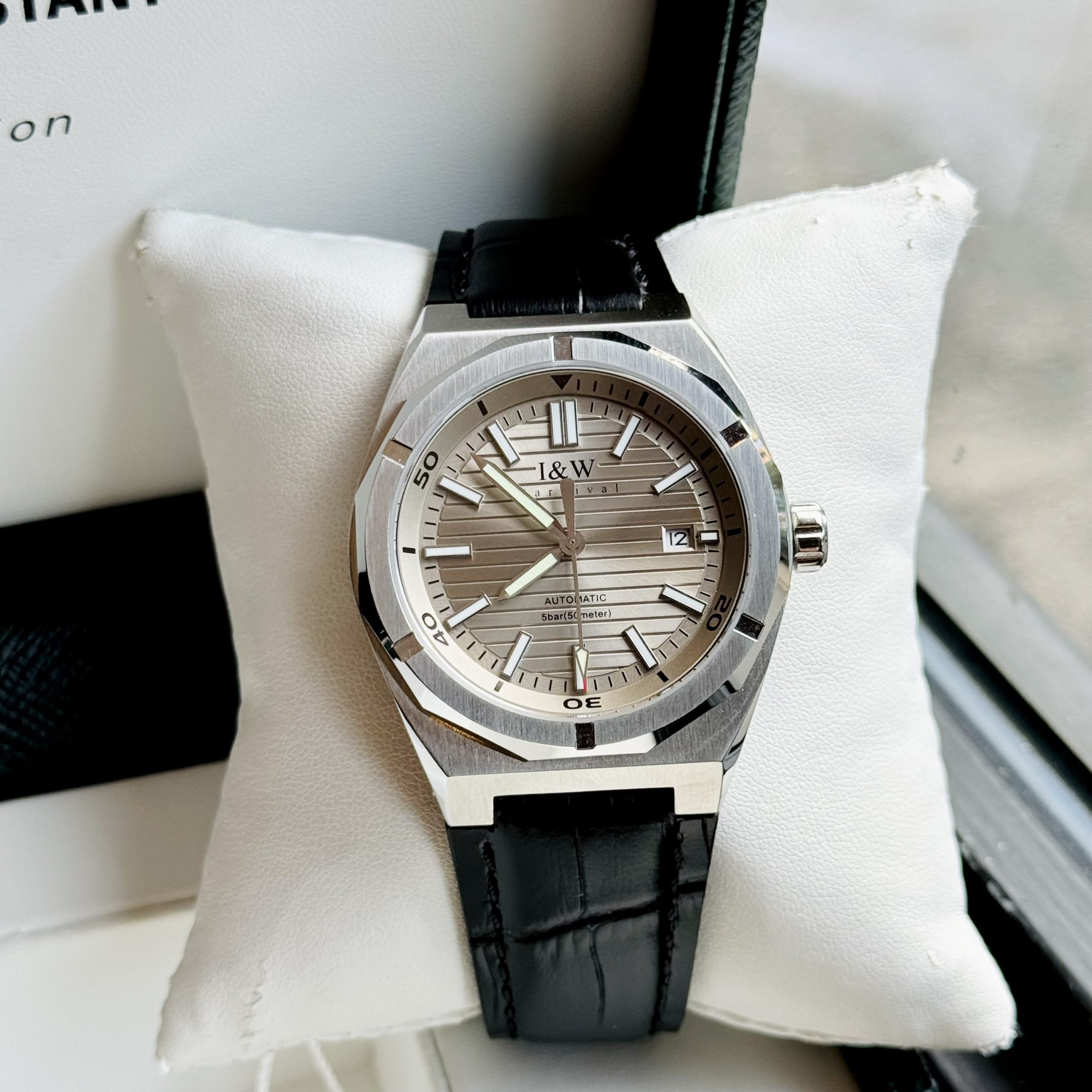 ĐỒNG HỒ NAM I&W Carnival 711G - Mặt Gray - Viền Bạc Trơn - Dây Da - Automatic - Kính Sapphire