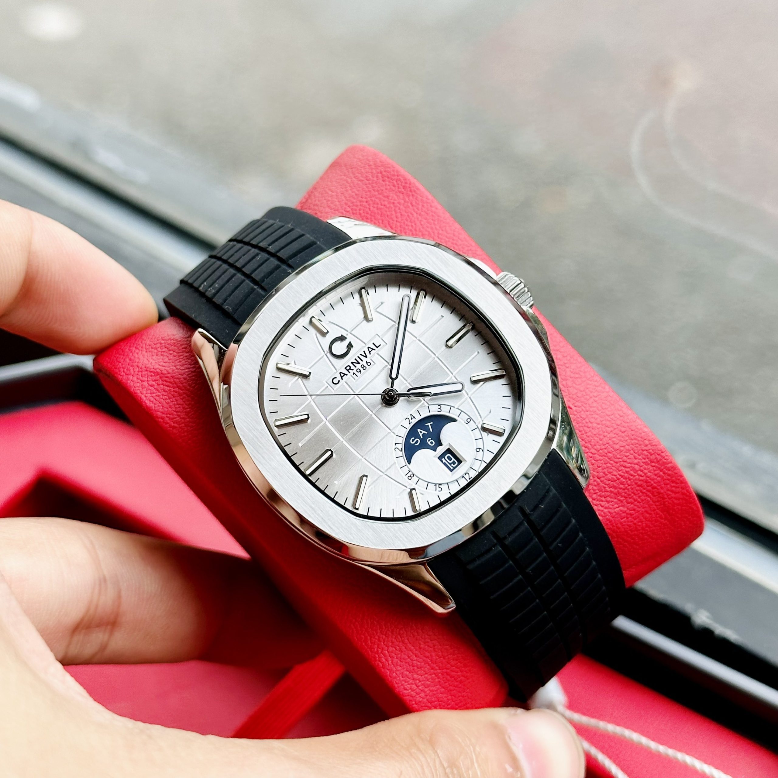 ĐỒNG HỒ NAM Carnival Aquanus 8113G - Mặt Trắng - Viền Bạc - Dây Cao Su - Automatic - Kính Sapphire