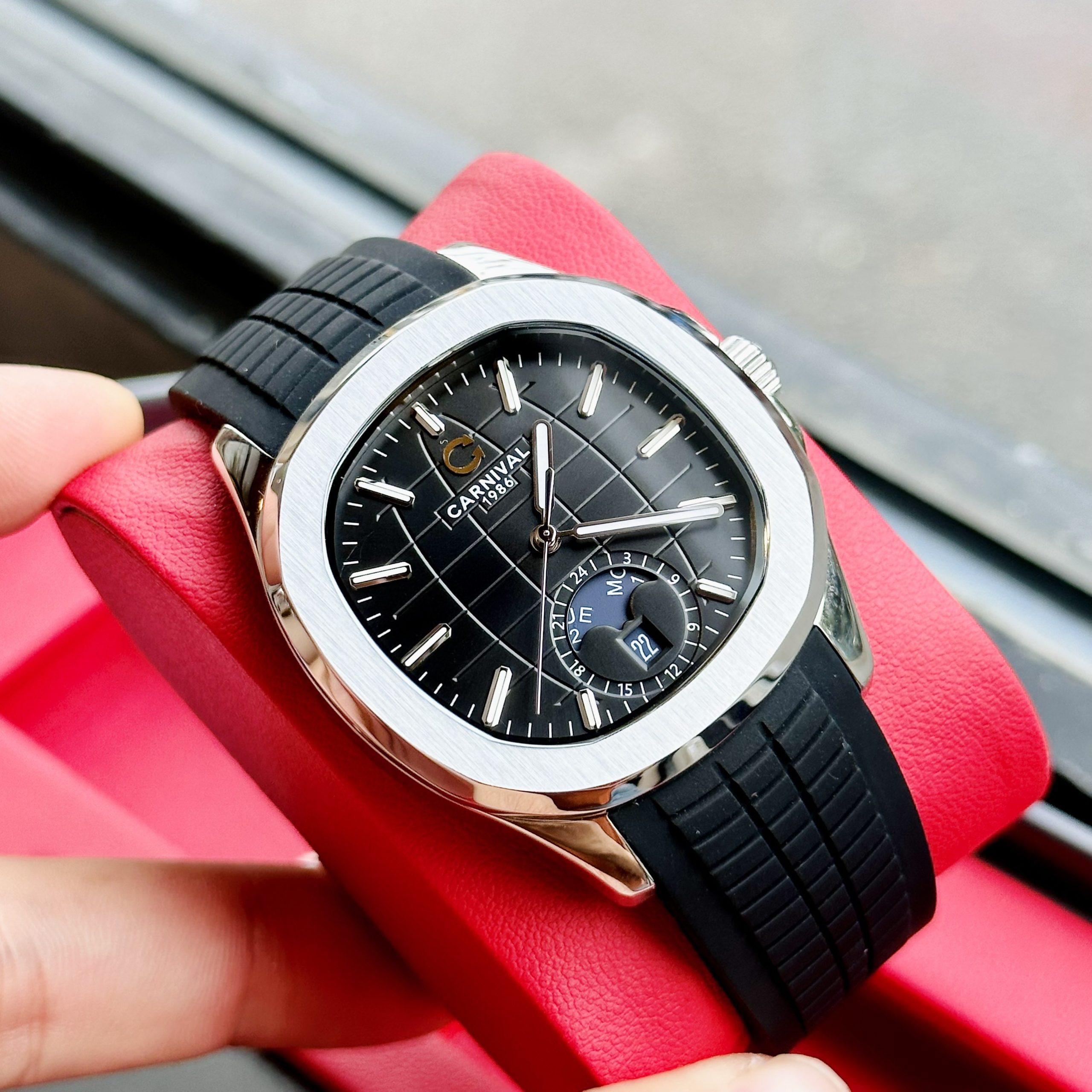 ĐỒNG HỒ NAM Carnival Aquanus 8113G - Mặt Đen - Viền Bạc - Dây Cao Su - Automatic - Kính Sapphire
