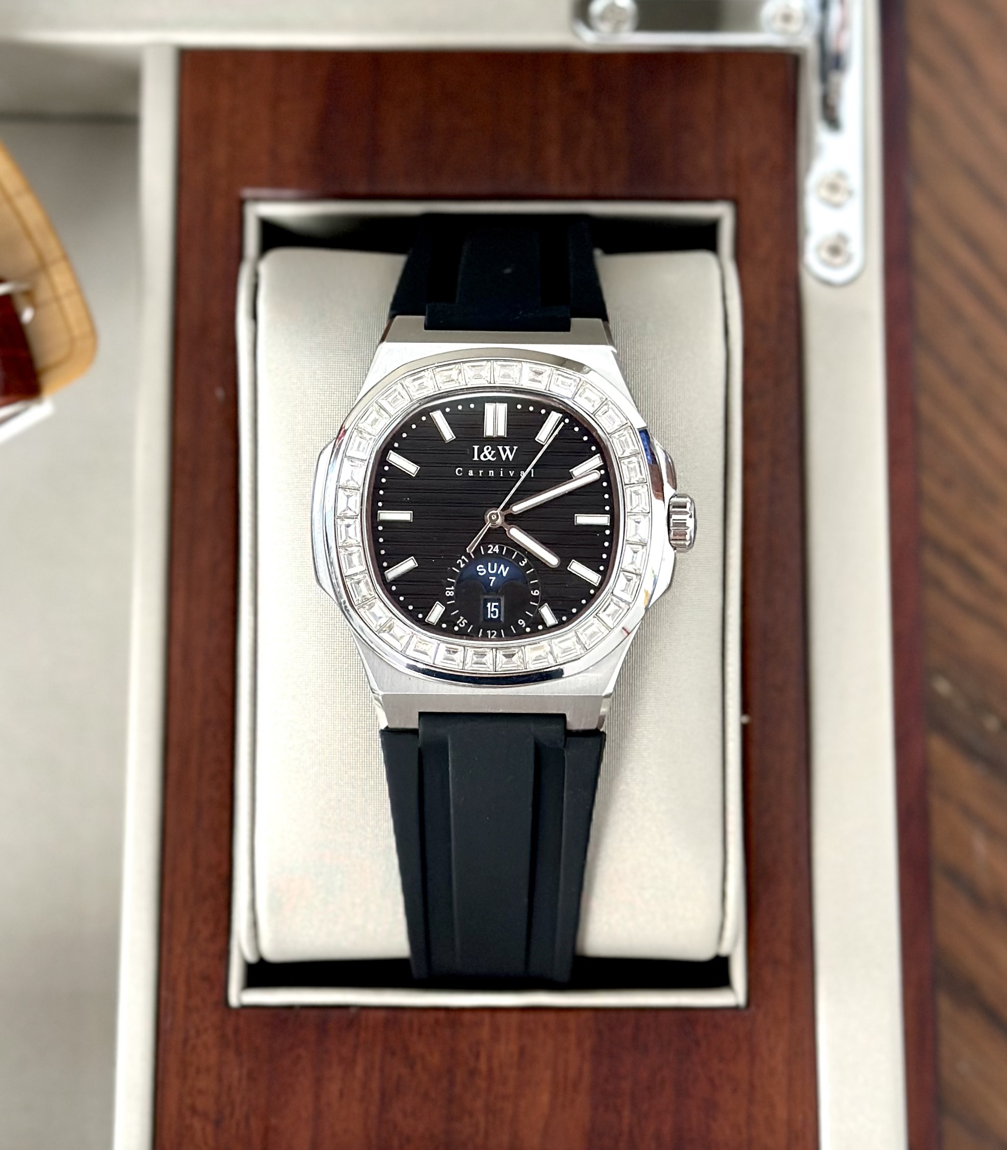 ĐỒNG HỒ NAM I&W Carnival 735G1 - Dây Cao Su - Mặt đen đá - Automatic - Kính Sapphire