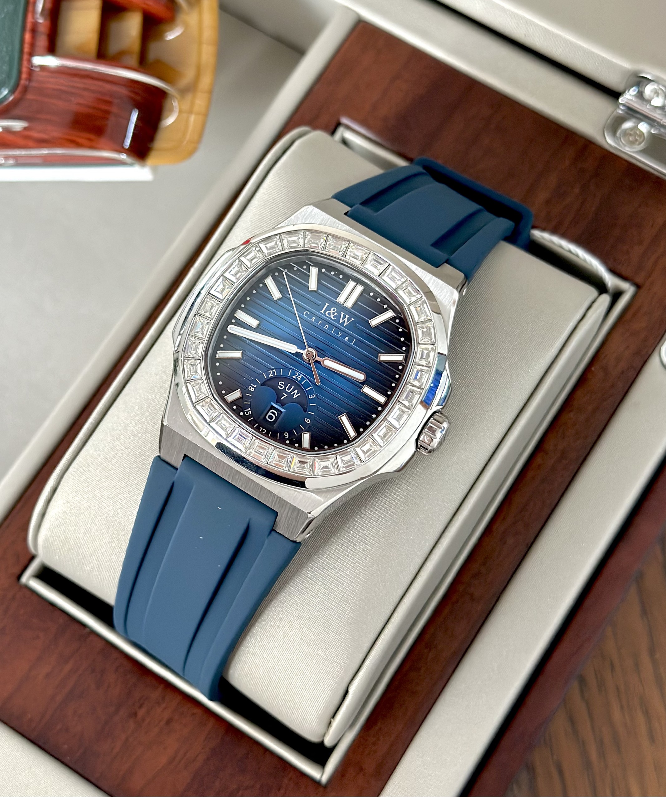ĐỒNG HỒ NAM I&W Carnival 735G2 - Dây Cao Su - Mặt xanh đá - Automatic - Kính Sapphire