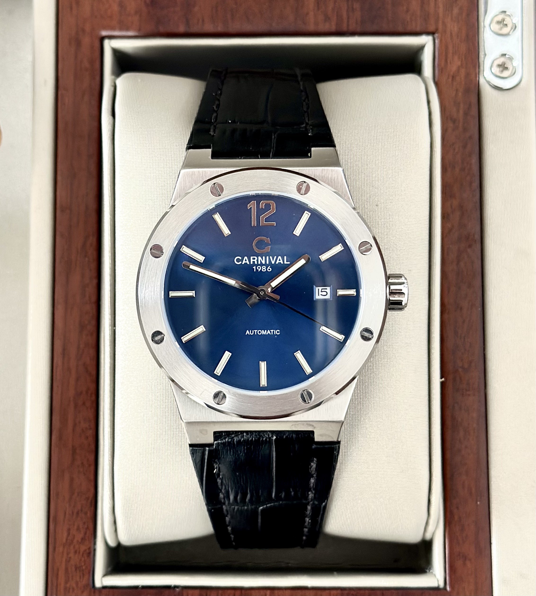 ĐỒNG HỒ NAM CARNIVAL 8122G Blue Dial – Dây Da – Automatic- Kính Sapphire