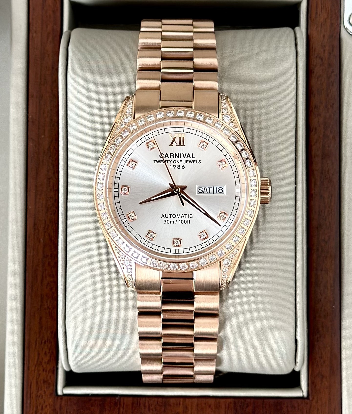 ĐỒNG HỒ NAM CARNIVAL 8907G-VH-T Size 40mm – Dây Thép – Automatic- Kính Sapphire