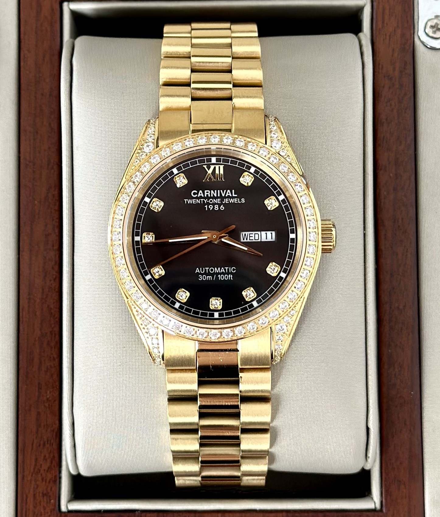ĐỒNG HỒ NAM CARNIVAL 8907G-VV-D - Size 40mm – Dây Thép – Automatic- Kính Sapphire