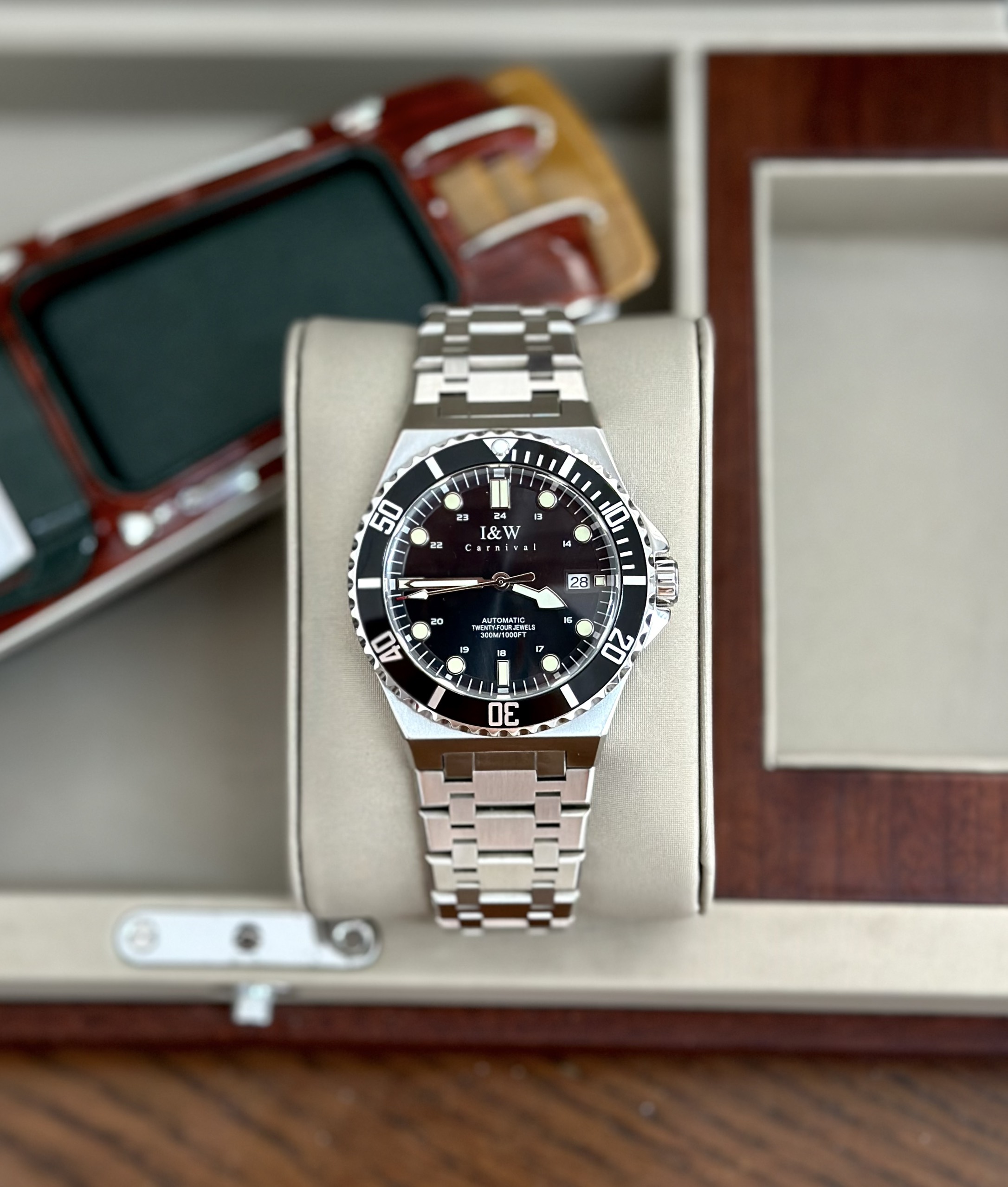 ĐỒNG HỒ NAM I&W Carnival 726G4 Dây thép - Submariner- Mặt đen - Automatic – Kính Sapphire