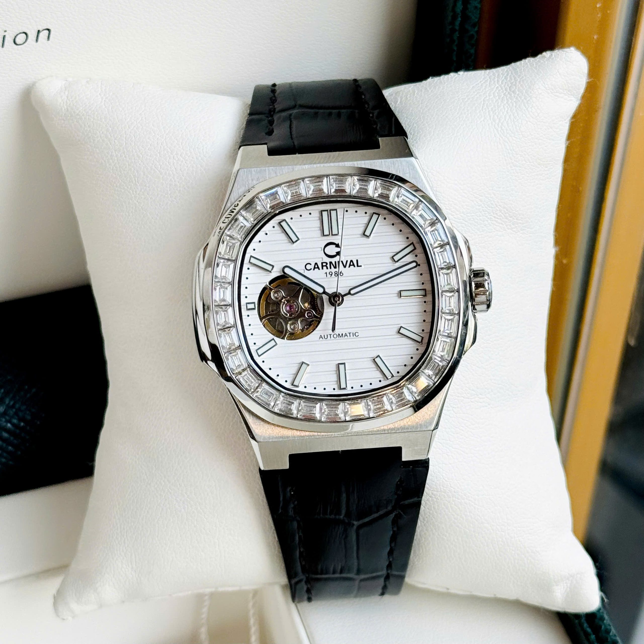 ĐỒNG HỒ NAM Carnival 8128G - Dây Da - Mặt trắng Open Heart - Automatic - Kính Sapphire