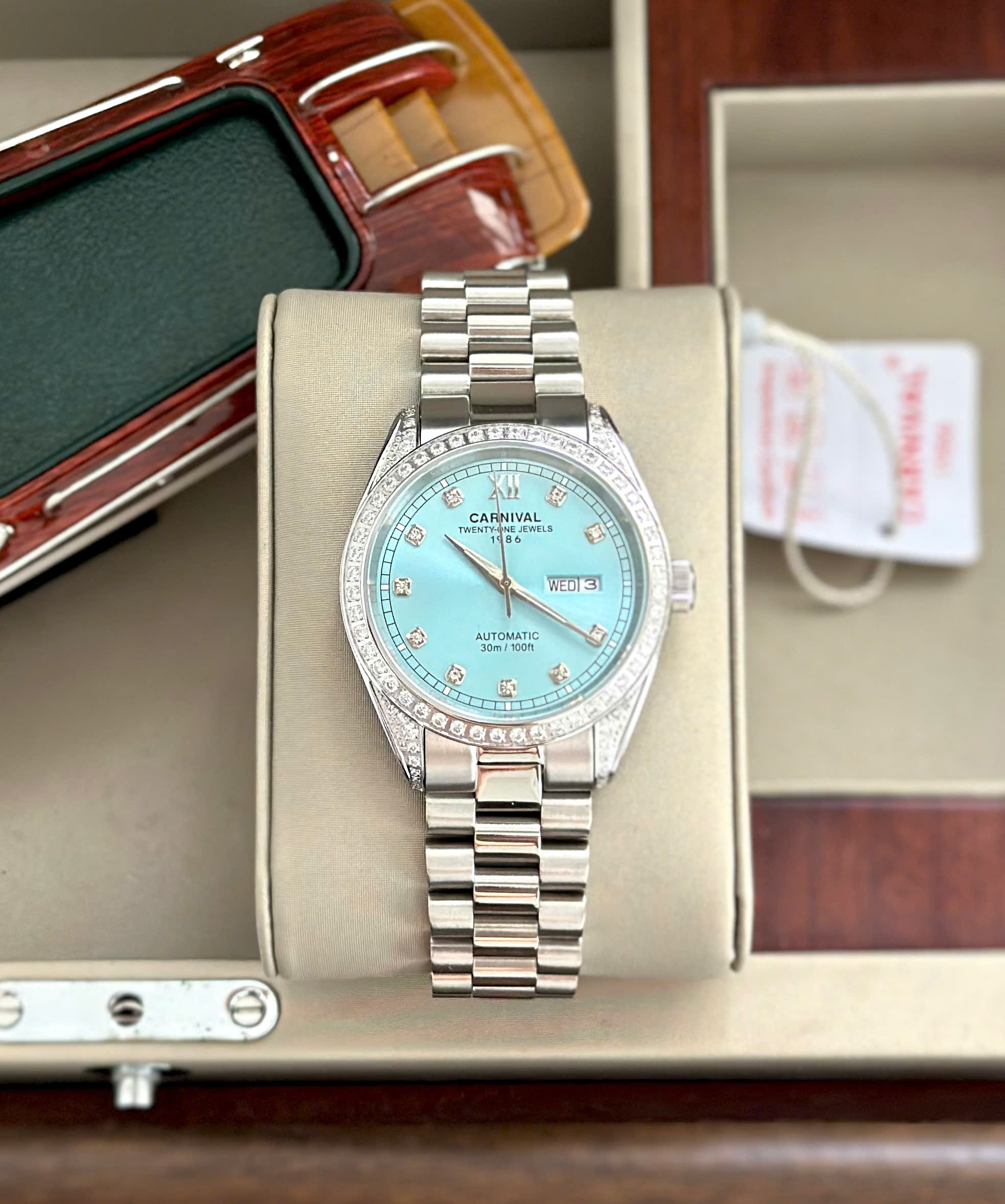 ĐỒNG HỒ NAM CARNIVAL 8907G TIFFANY - Size 40mm – Dây Thép – Automatic- Kính Sapphire
