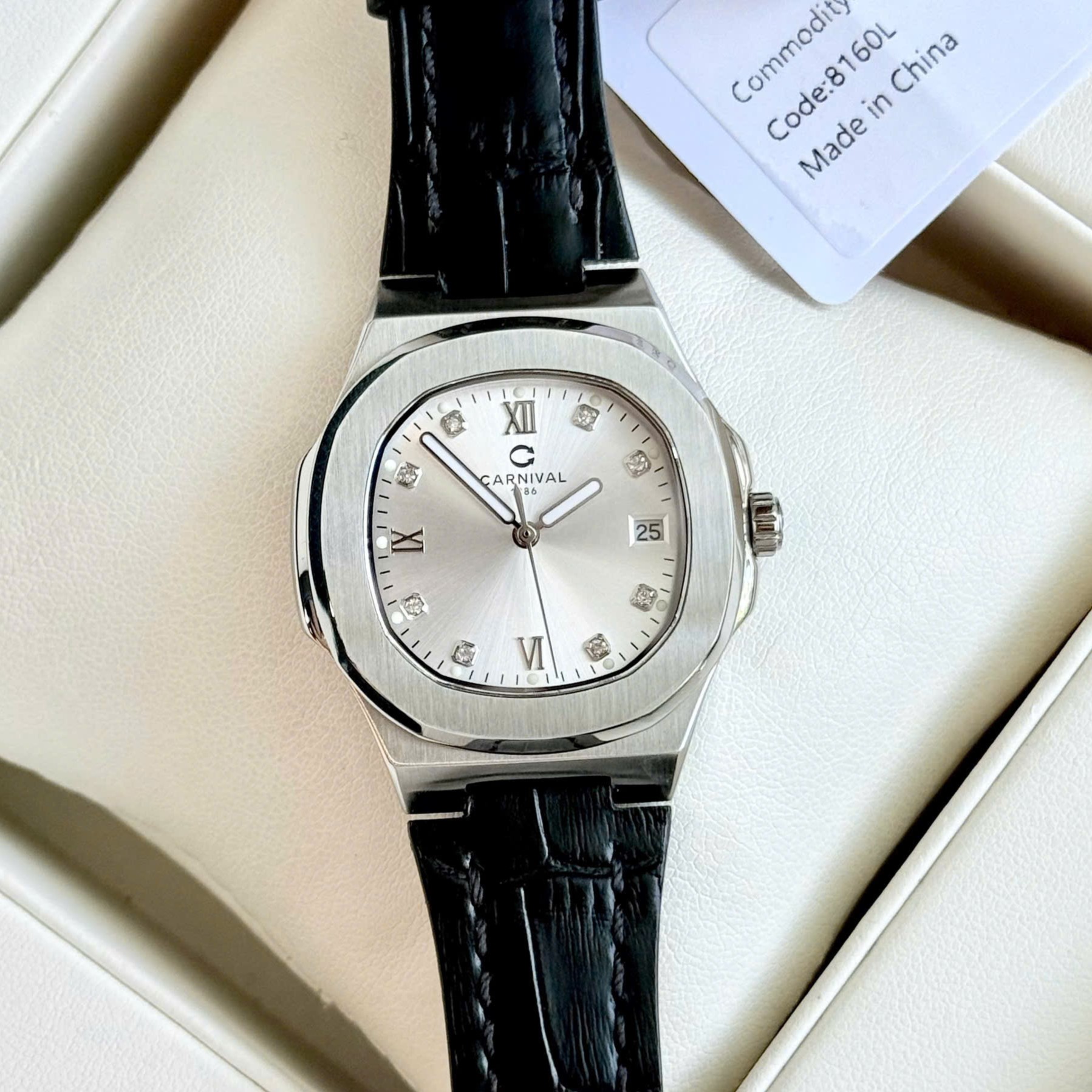 ĐỒNG HỒ Nữ Carnival 8160L-VT-DD-T- Mặt Bạc -Dây Da Viền Bạc- Pin - Kính Sapphire