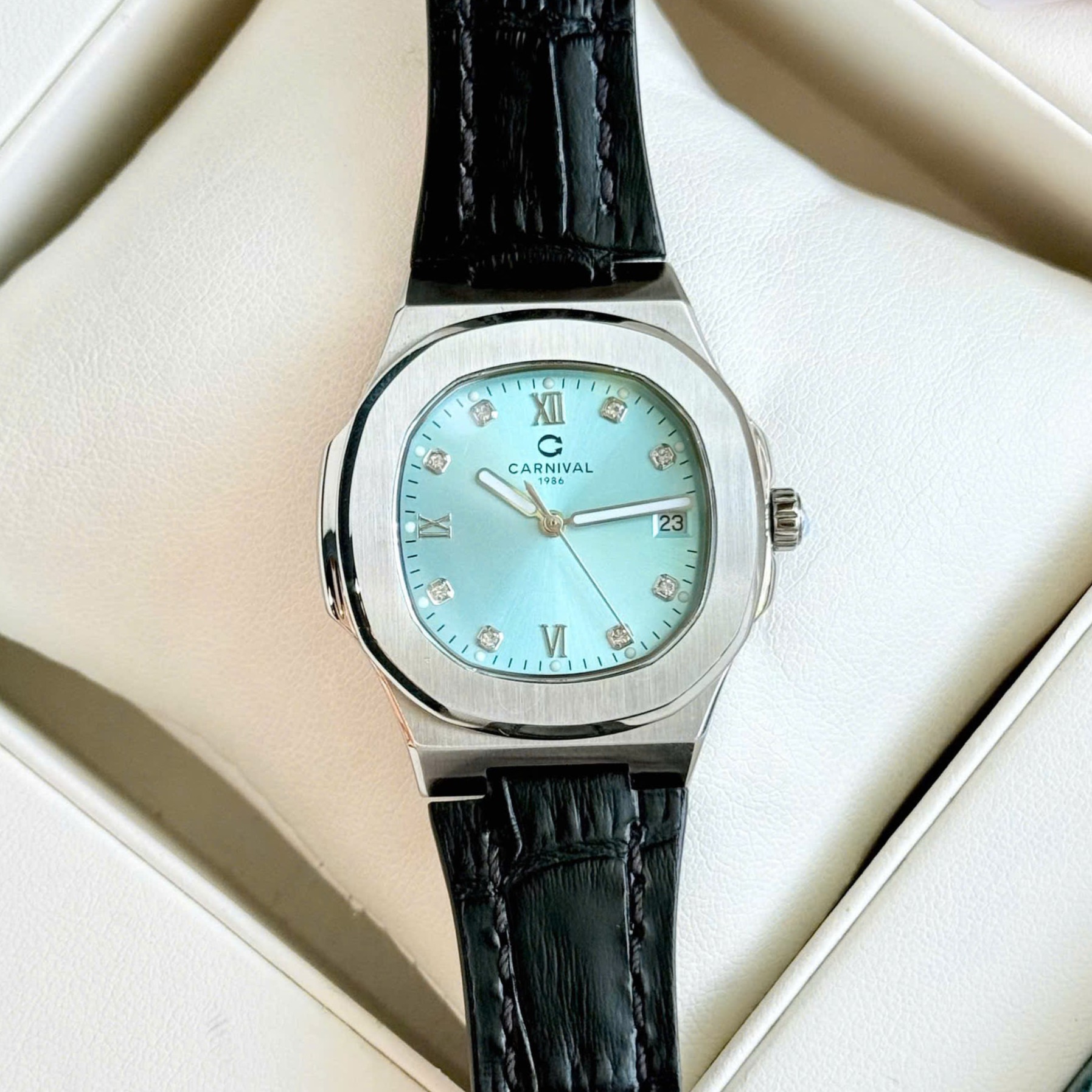 ĐỒNG HỒ Nữ Carnival 8160L-VT-DD-XT-Mặt TIFFANY-Dây Da Viền Bạc- Pin - Kính Sapphire