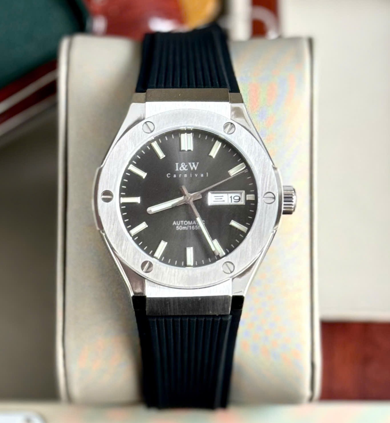 ĐỒNG HỒ NAM I&W CARNIVAL 55851G-Mặt Xám – Dây Cao Su – Automatic- Kính Sapphire