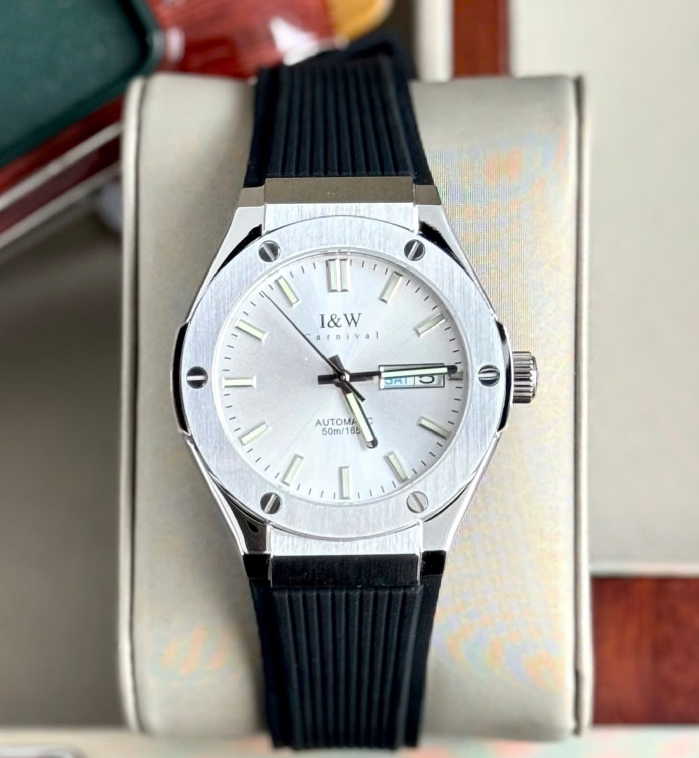 ĐỒNG HỒ NAM I&W CARNIVAL 55851G-Mặt Trắng – Dây Cao Su – Automatic- Kính Sapphire