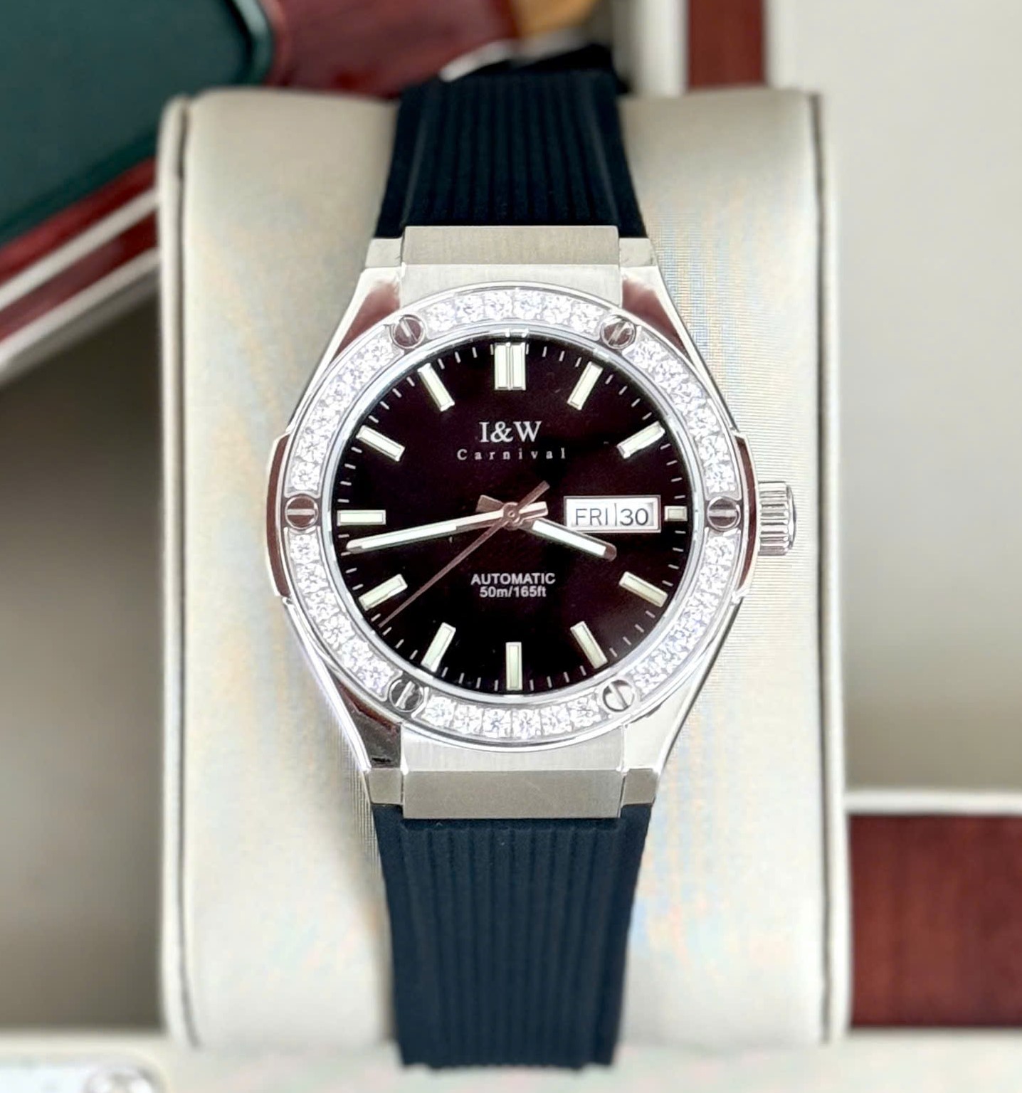 ĐỒNG HỒ NAM I&W CARNIVAL 55851G-Mặt Đá Đen – Dây Cao Su – Automatic- Kính Sapphire