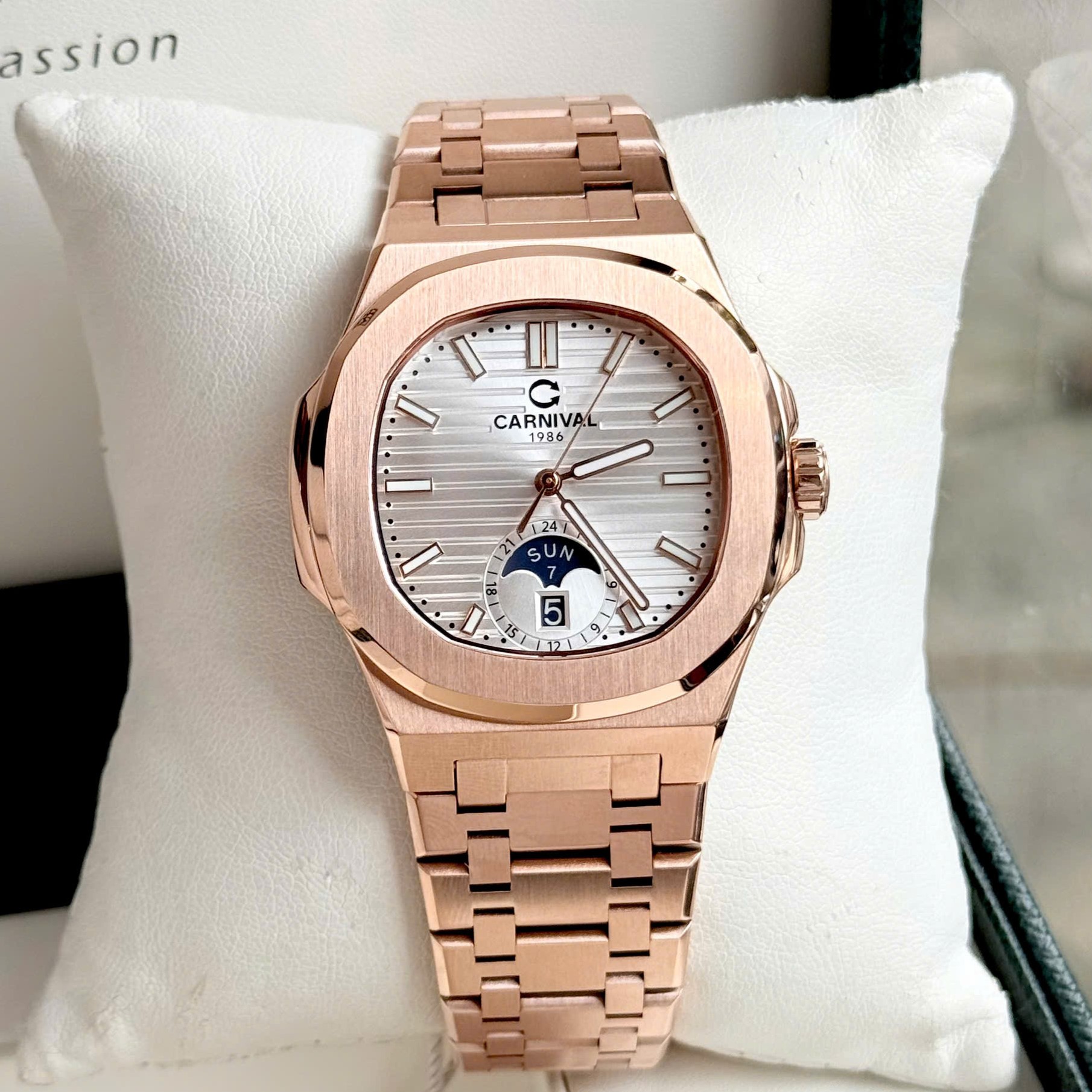 ĐỒNG HỒ NAM Carnival 8110G1 - Mặt Bạc - Dây Thép Gold- Automatic - Kính Sapphire