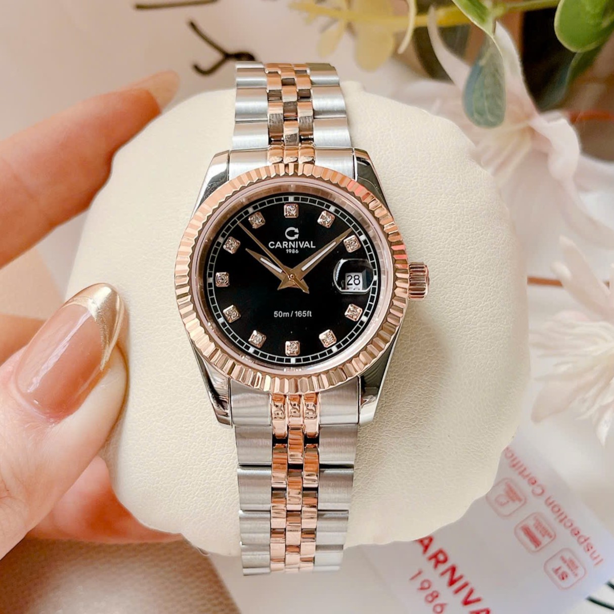 ĐỒNG HỒ Nữ Carnival 8131L-CH-D-Mặt Đen - Demi Vàng Hồng - Pin - Kính Sapphire