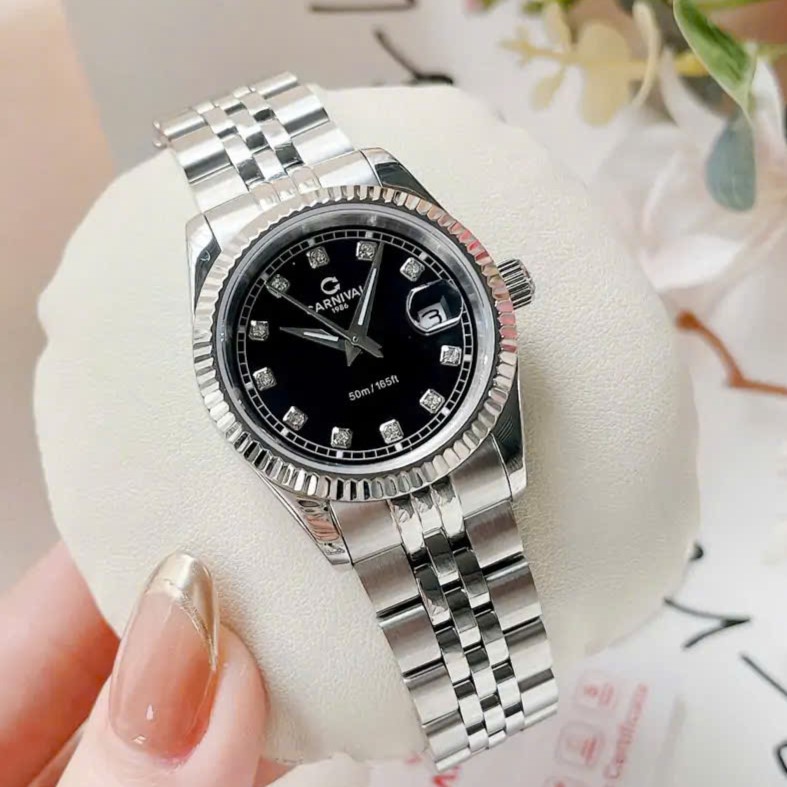 ĐỒNG HỒ Nữ Carnival 8131L-VT-D-Mặt Đen - Dây Thép Bạc - Pin - Kính Sapphire