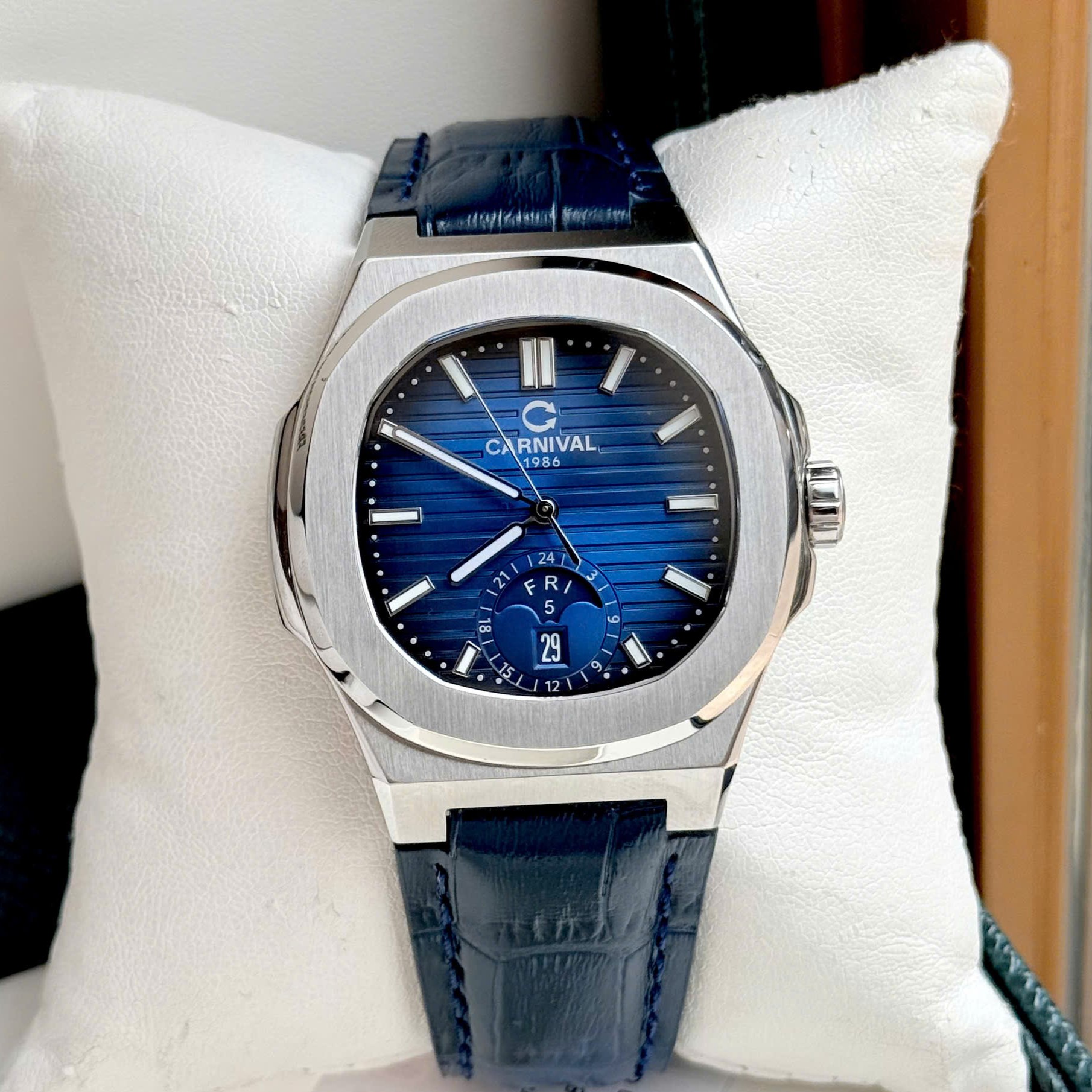 Đồng Hồ Nam Carnival 8110G1 - Mặt Xanh - Dây Da - Automatic - Kính Sapphire