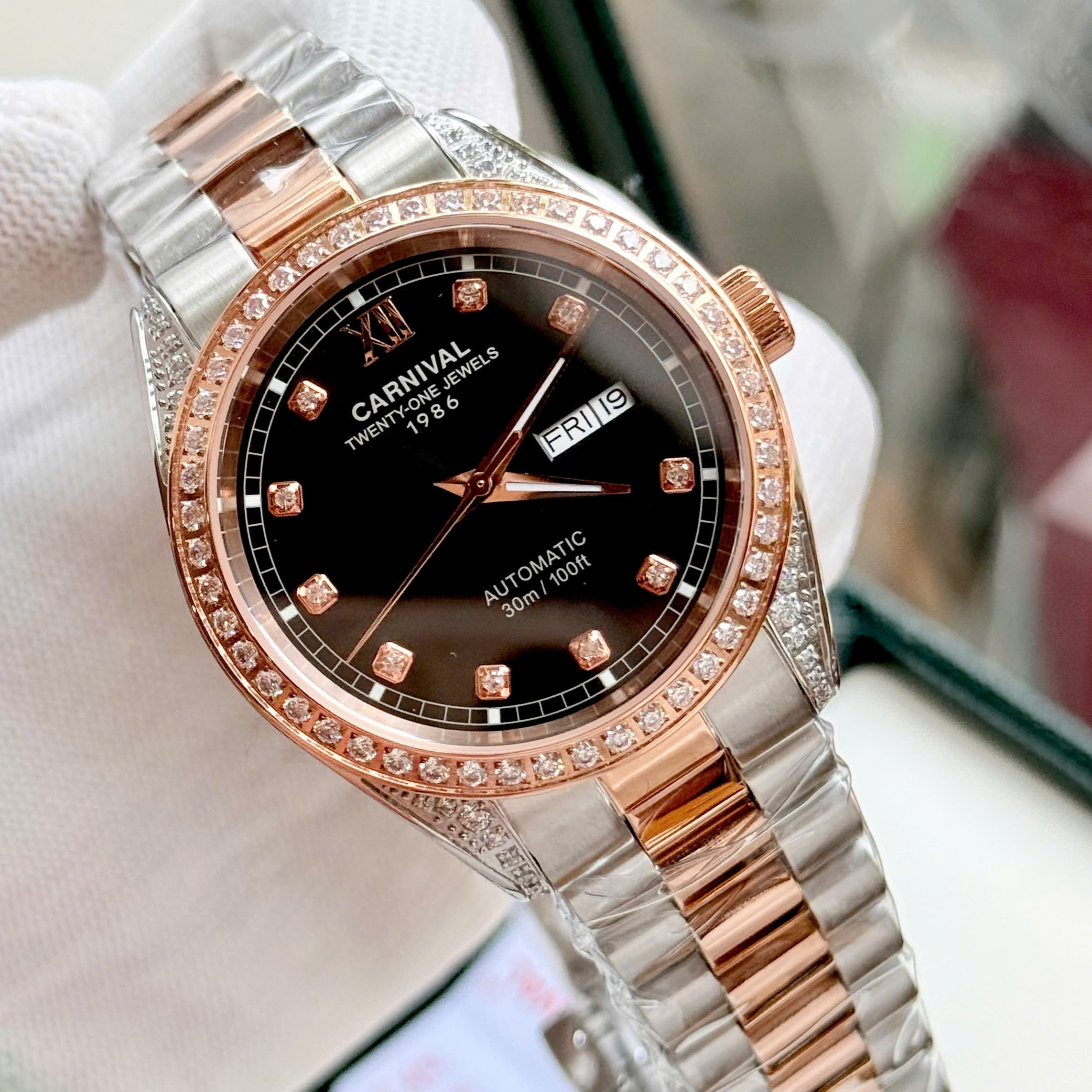 Đồng Hồ Nam Carnival 8907G - Dây Thép Demi - Mặt Đen - Automatic - Kính Sapphire