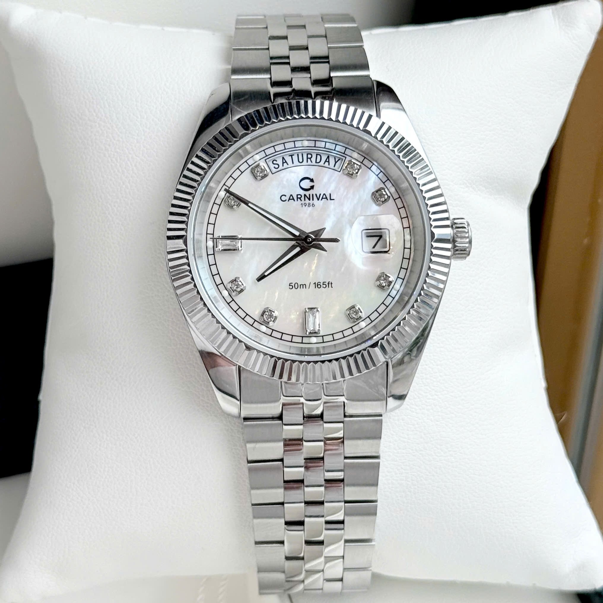 Đồng Hồ Nam Carnival 8190G-VT-TK DAYDATE-Thép Bạc-Mặt Xà Cừ Trắng-Pin-Kính Sapphire