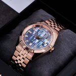 Đồng Hồ Nam Carnival 8190G-VH-DK DAYDATE-Thép Vàng-Mặt Xà Cừ Tím-Pin-Kính Sapphire — ảnh 9