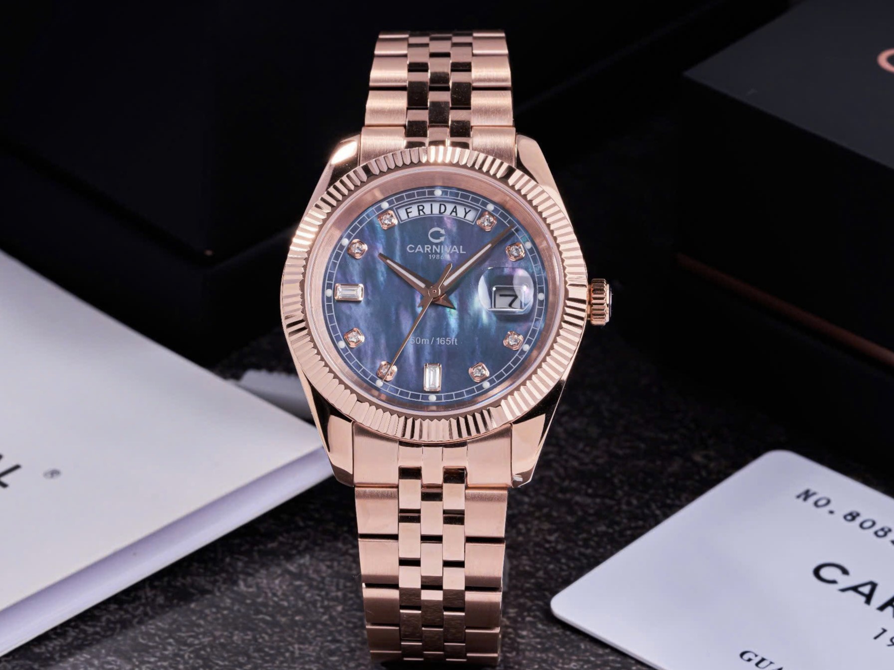 Đồng Hồ Nam Carnival 8190G-VH-DK DAYDATE-Thép Vàng-Mặt Xà Cừ Tím-Pin-Kính Sapphire
