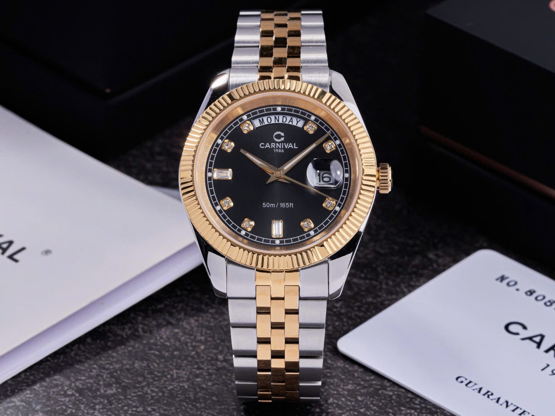 Đồng Hồ Nam Carnival 8190G-CV-D DAYDATE-Thép Demi-Mặt Đen-Pin-Kính Sapphire