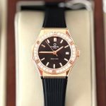 Đồng Hồ Nữ Carnival 8168L2-VH-DCS-D-Viền Vàng Hồng-Dây Cao Su-Mặt Đen-Pin-Kính Sapphire — ảnh 1