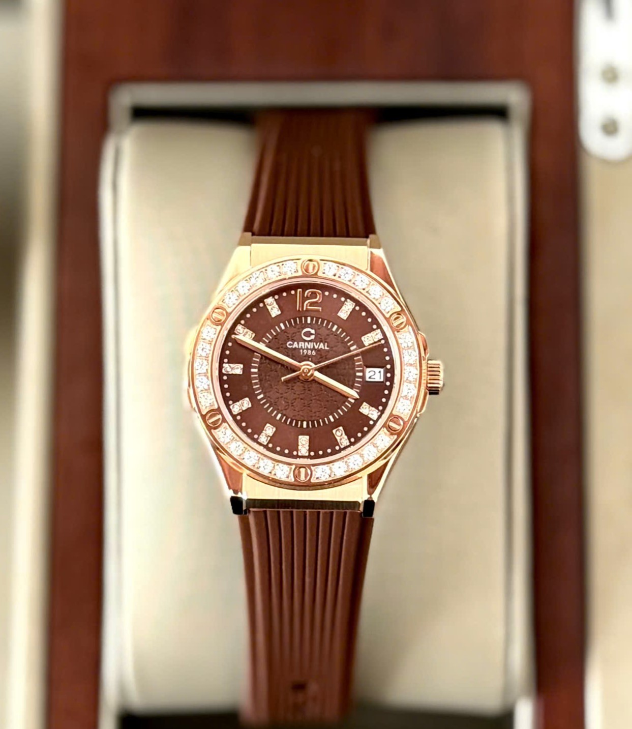 Đồng Hồ Nữ Carnival 8173L2-VH-DCS-N-Viền Vàng Hồng-Dây Cao Su-Mặt Nâu-Pin-Kính Sapphire