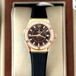 Đồng Hồ Nữ Carnival 8173L2-VH-DCS-D-Viền Vàng Hồng-Dây Cao Su-Mặt Đen-Pin-Kính Sapphire — ảnh 1
