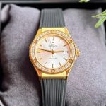 Đồng Hồ Nữ Carnival 8168L2-VV-DCS-T-Viền Vàng-Dây Cao Su-Mặt Trắng-Pin-Kính Sapphire — ảnh 1