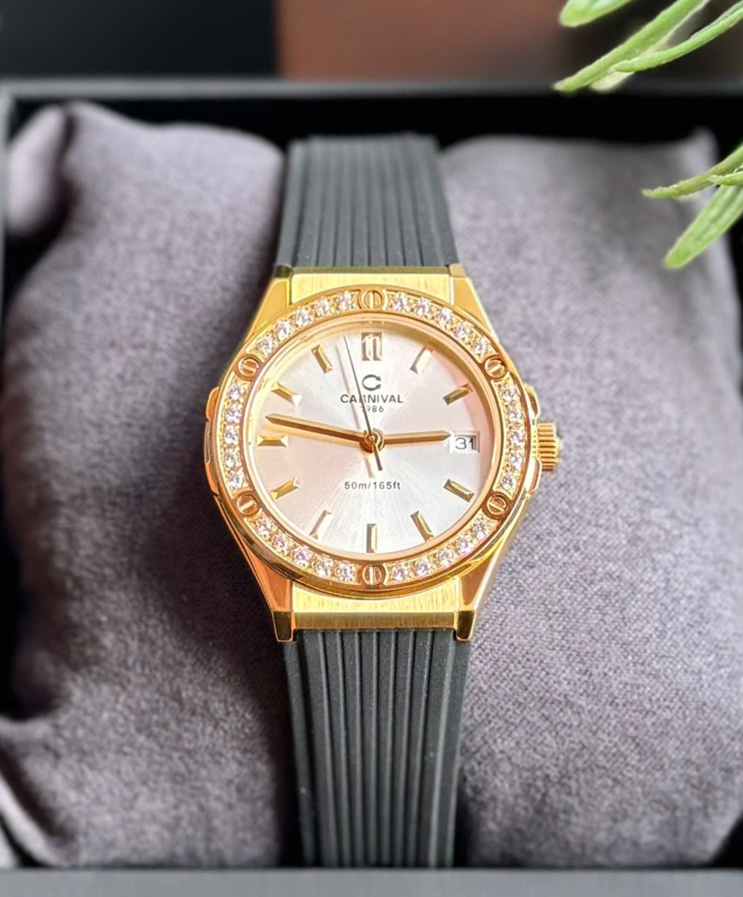 Đồng Hồ Nữ Carnival 8168L2-VV-DCS-T-Viền Vàng-Dây Cao Su-Mặt Trắng-Pin-Kính Sapphire