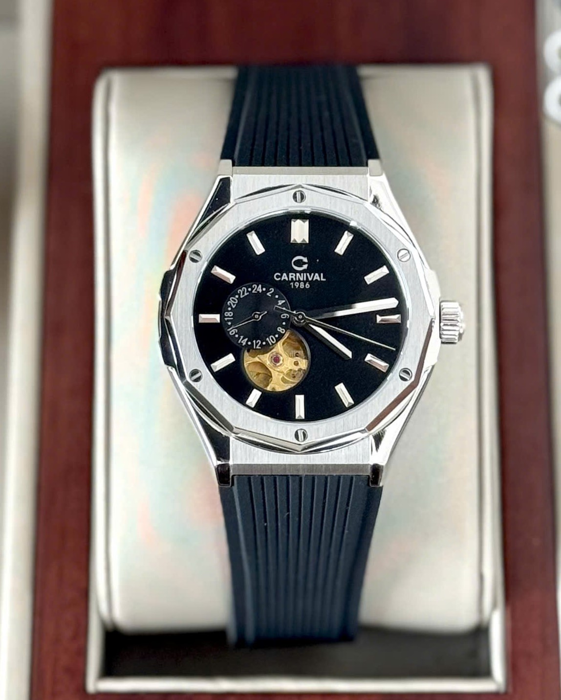 Đồng Hồ Nam Carnival 8189G-VT-DCS-D- Mặt Đen-Dây Cao Su-Automatic-Kính Sapphire