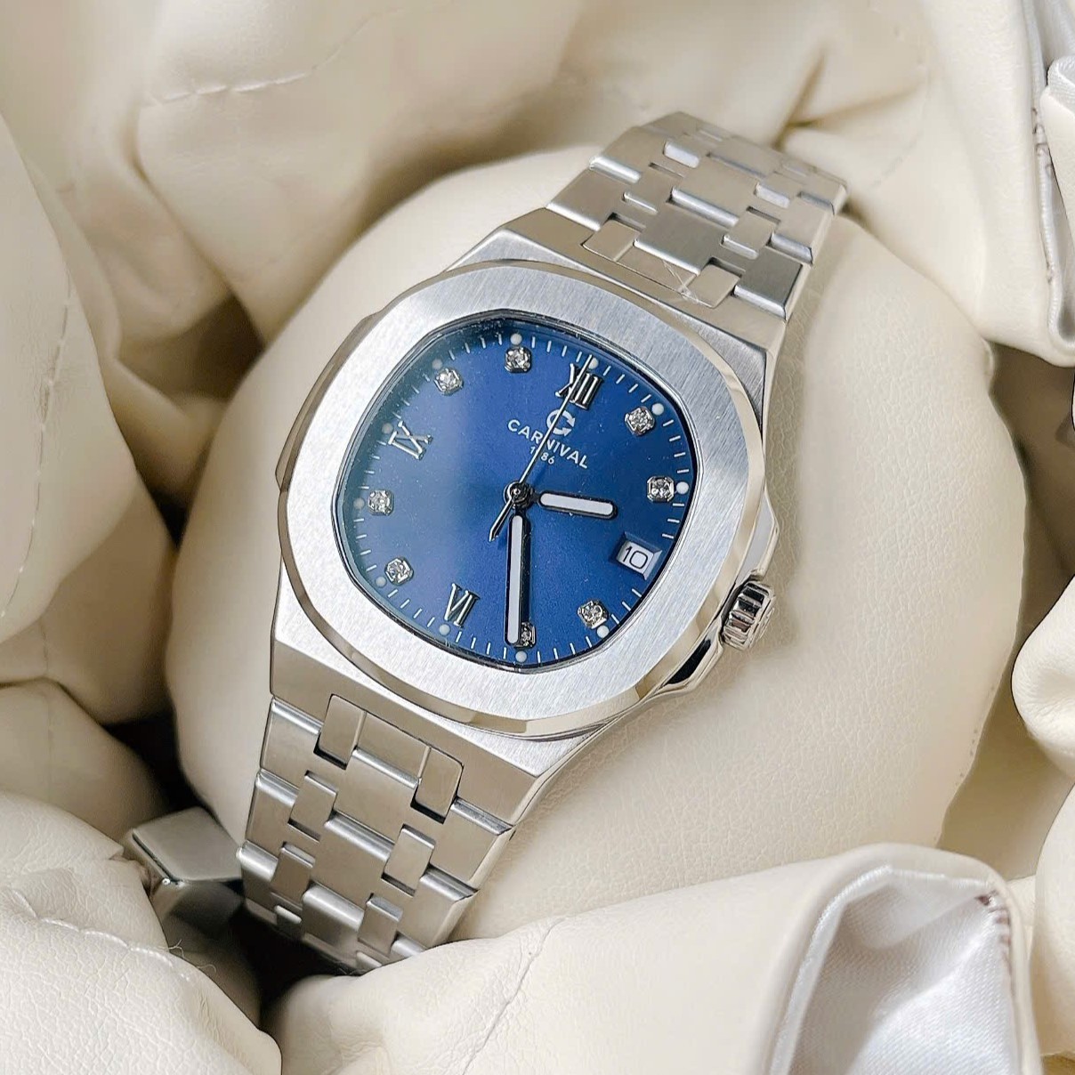 ĐỒNG HỒ Nữ Carnival 8160L-VT-X Mặt Xanh-Dây Thép-Pin-Kính Sapphire