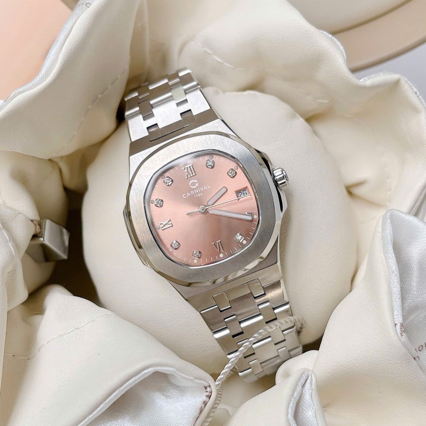 ĐỒNG HỒ Nữ Carnival 8160L-VT-N Mặt Nâu Cá Hồi-Dây Thép-Pin-Kính Sapphire