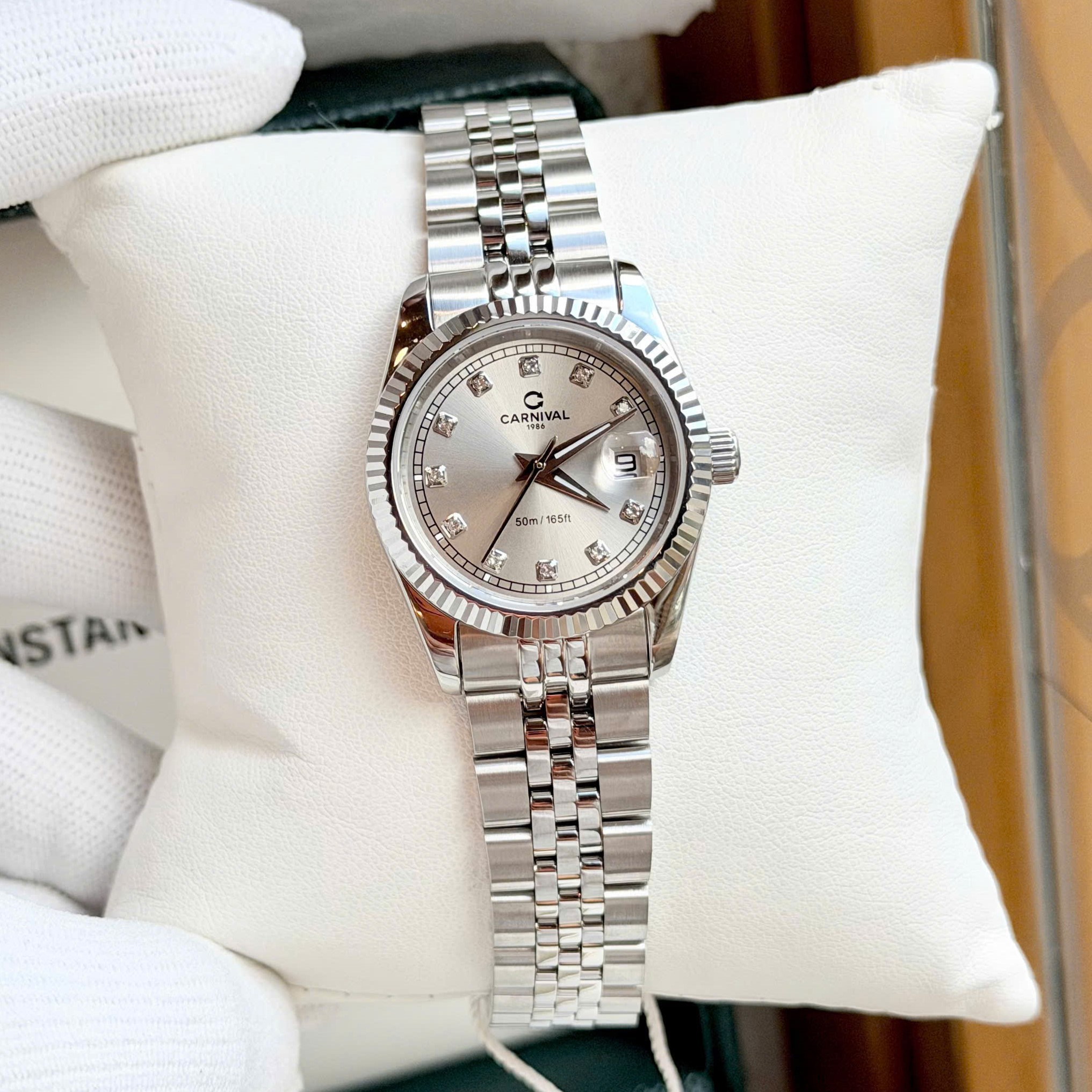 ĐỒNG HỒ Nữ Carnival 8131L-VT-TX Mặt Xám-Dây Thép-Pin-Kính Sapphire