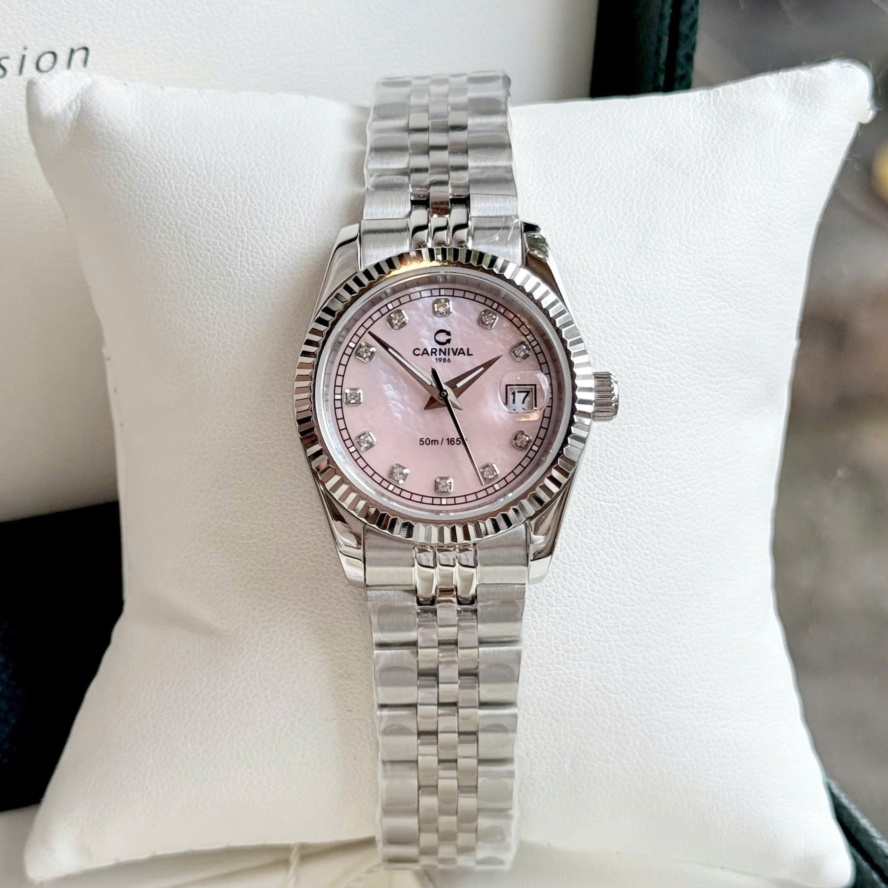 ĐỒNG HỒ Nữ Carnival 8131L-VT-HK Mặt Xà Cừ Hồng-Dây Thép-Pin-Kính Sapphire